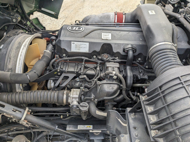 UDトラックス（日産） クオン 大型 ウィング QKG-CG5ZA(102093) 27枚目