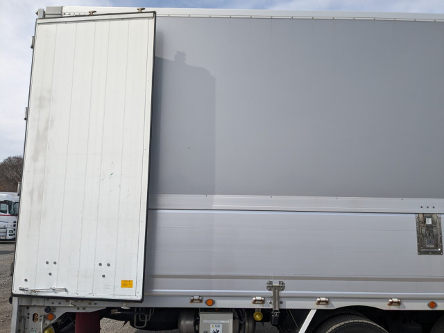 UDトラックス（日産） クオン 大型 ウィング QKG-CG5ZA(102093) 34枚目