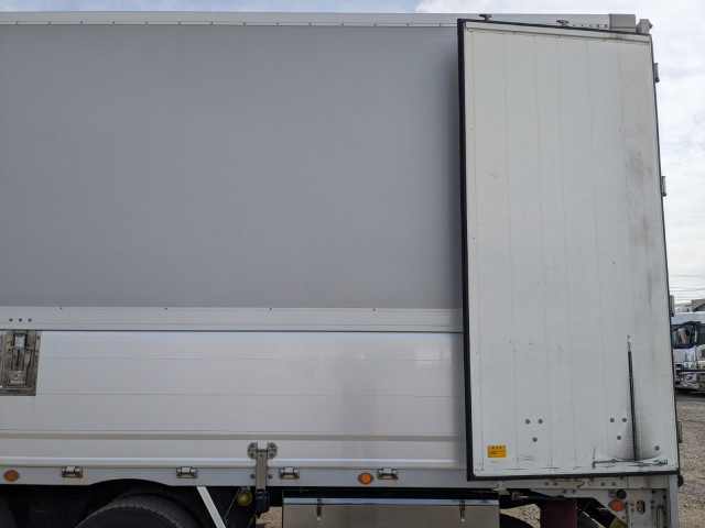 UDトラックス（日産） クオン 大型 ウィング QKG-CG5ZA(102093) 36枚目