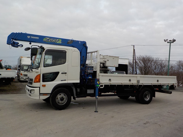 日野 レンジャー 中型 平ボディ（クレーン付） TKG-FD7JKAA(102100) 8枚目