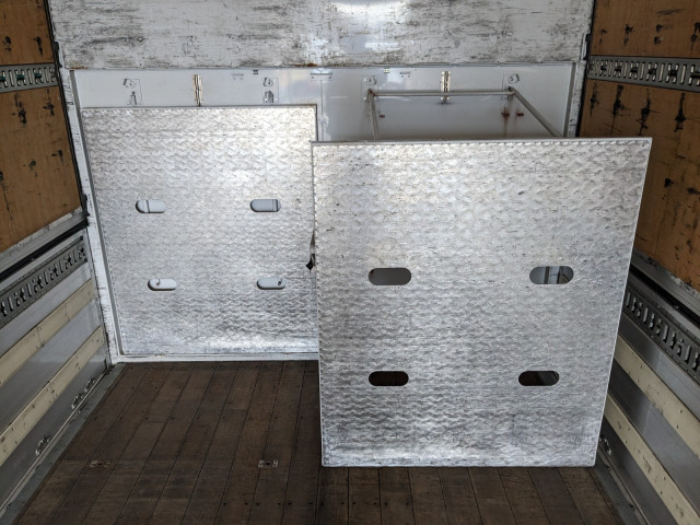 UDトラックス（日産） クオン 大型 ウィング CG5ZA-30754(102104) 17枚目