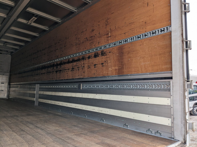 UDトラックス（日産） クオン 大型 ウィング CG5ZA-30754(102104) 20枚目