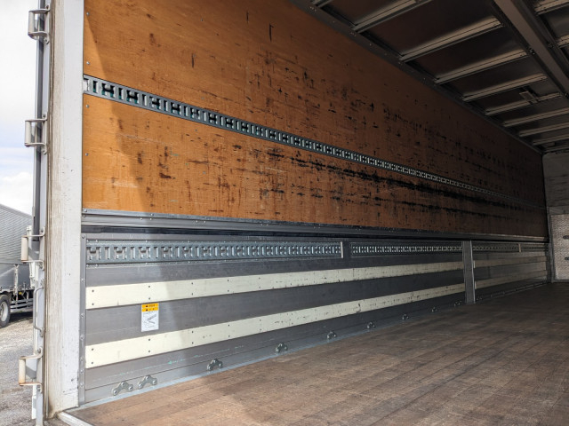 UDトラックス（日産） クオン 大型 ウィング CG5ZA-30754(102104) 21枚目