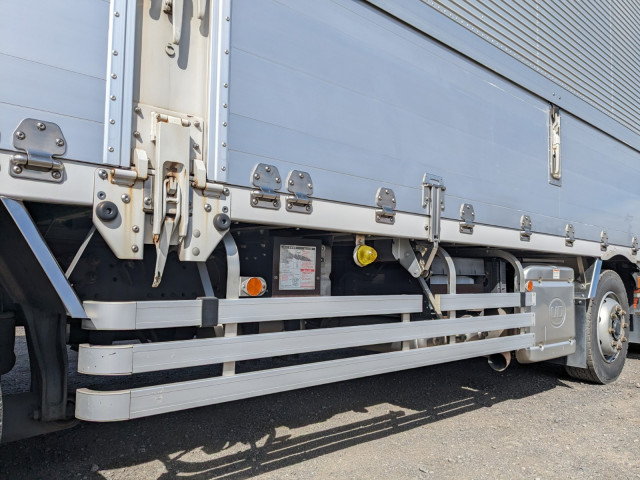 UDトラックス（日産） クオン 大型 ウィング CG5ZA-30754(102104) 34枚目