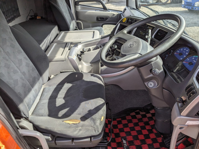 UDトラックス（日産） クオン 大型 ウィング CG5ZA-30754(102104) 38枚目