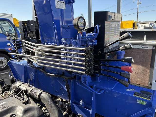 いすゞ エルフ 小型 平ボディ（クレーン付） TRG-NKR85AR(102106) 9枚目