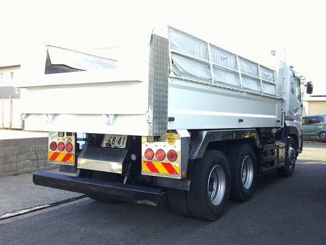 UDトラックス（日産） クオン 大型 土砂ダンプ QKG-CW5XL(102109) 3枚目