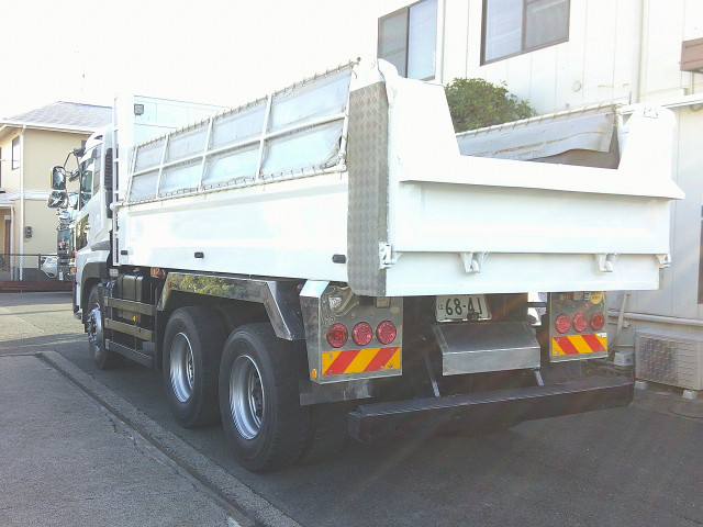 UDトラックス（日産） クオン 大型 土砂ダンプ QKG-CW5XL(102109) 4枚目