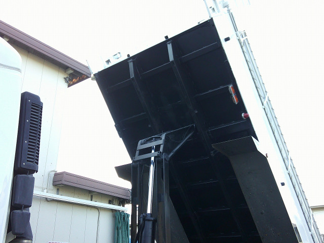 UDトラックス（日産） クオン 大型 土砂ダンプ QKG-CW5XL(102109) 8枚目