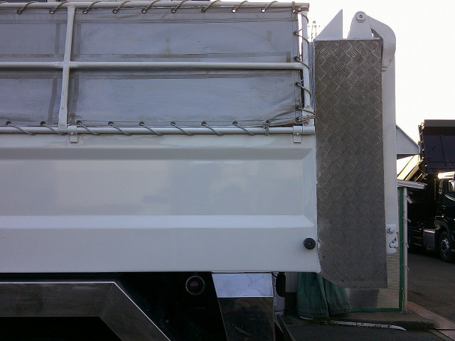 UDトラックス（日産） クオン 大型 土砂ダンプ QKG-CW5XL(102109) 12枚目