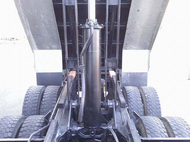 UDトラックス（日産） クオン 大型 土砂ダンプ QKG-CW5XL(102109) 21枚目