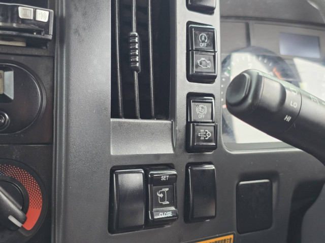 いすゞ フォワード 中型 平ボディ（クレーン付） TKG-FRR90S1(102112) 31枚目