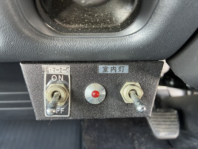 いすゞ エルフ 小型 バン PB-NKR81AN(102136) 37枚目