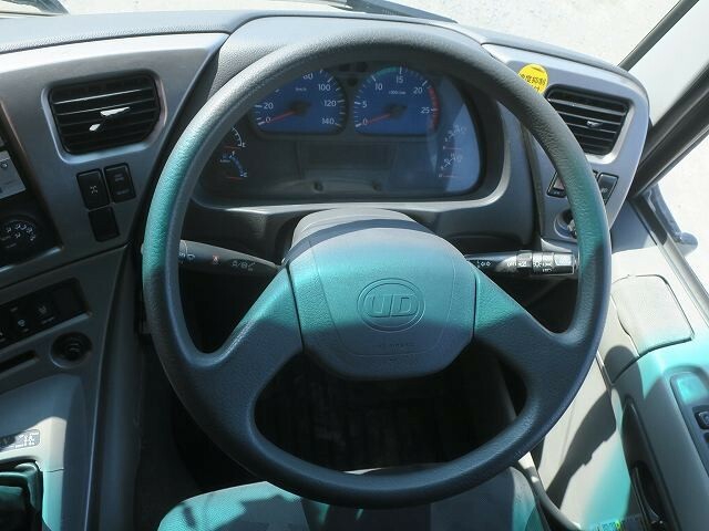 UDトラックス（日産） クオン 大型 ウィング QKG-CG5ZA(41139) 16枚目