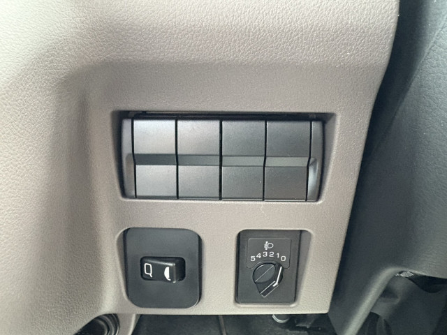 三菱ふそう キャンター 小型 平ボディ（クレーン付） 2PG-FEB80(102178) 32枚目