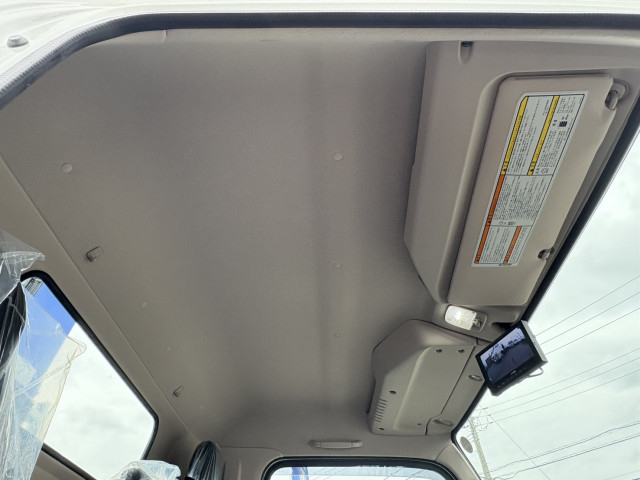 三菱ふそう キャンター 小型 平ボディ（クレーン付） 2PG-FEB80(102178) 35枚目