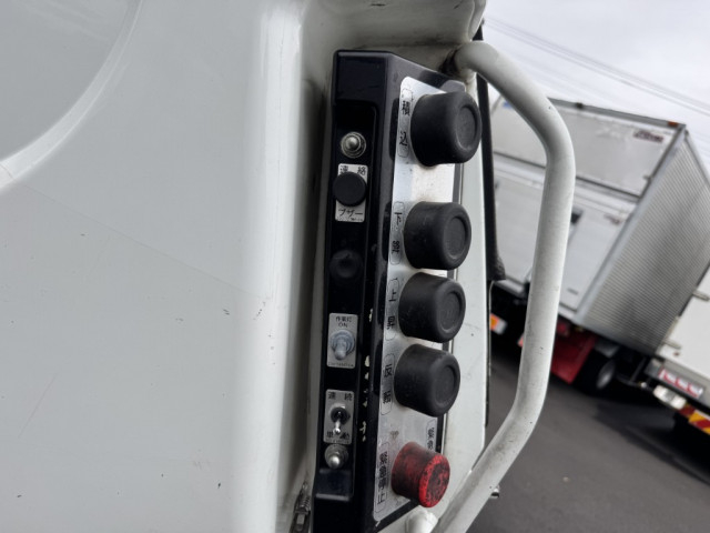 UDトラックス（日産） カゼット 小型 塵芥車（プレス式） 2PG-FEB9Y(102185) 8枚目