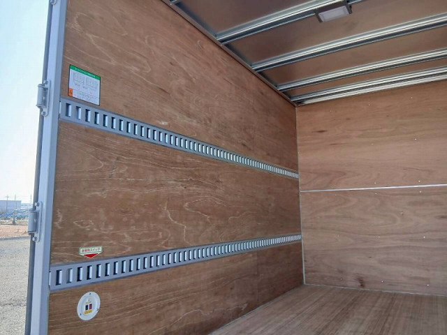 いすゞ エルフ 小型 バン 2RG-NLR88AN(102202) 16枚目