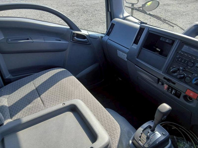 いすゞ エルフ 小型 バン 2RG-NLR88AN(102202) 32枚目