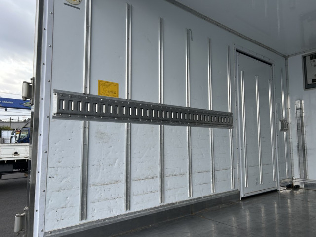 三菱ふそう キャンター 小型 冷蔵冷凍バン TPG-FBA50(102207) 11枚目