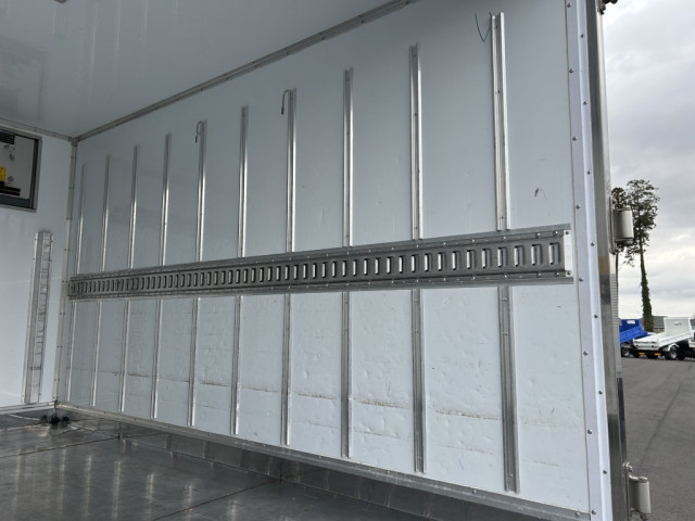 三菱ふそう キャンター 小型 冷蔵冷凍バン TPG-FBA50(102207) 12枚目