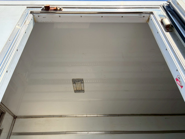 三菱ふそう キャンター 小型 冷蔵冷凍バン TKG-FEB90(102219) 8枚目