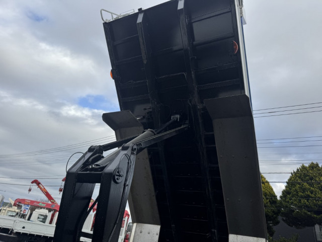 いすゞ ギガ 大型 土砂ダンプ 2RG-CXZ77DT(102227) 13枚目
