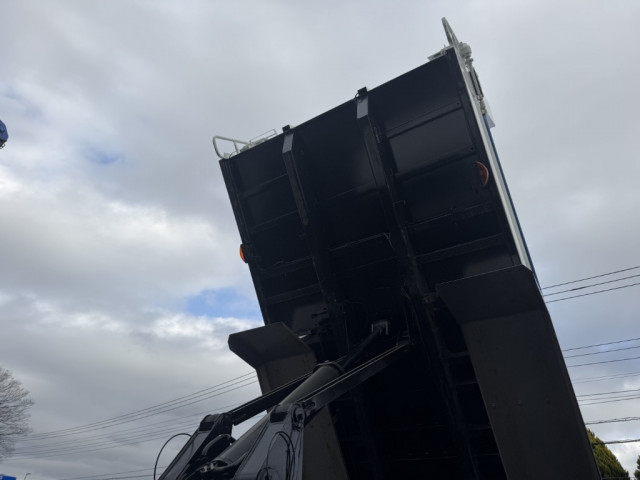 いすゞ ギガ 大型 土砂ダンプ 2RG-CXZ77DT(102227) 14枚目