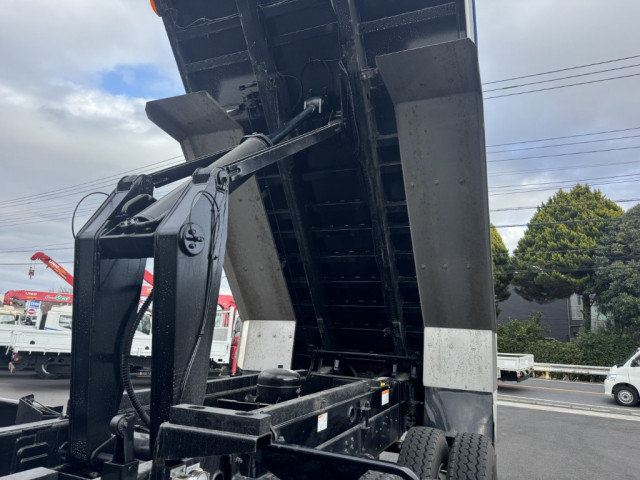 いすゞ ギガ 大型 土砂ダンプ 2RG-CXZ77DT(102227) 15枚目