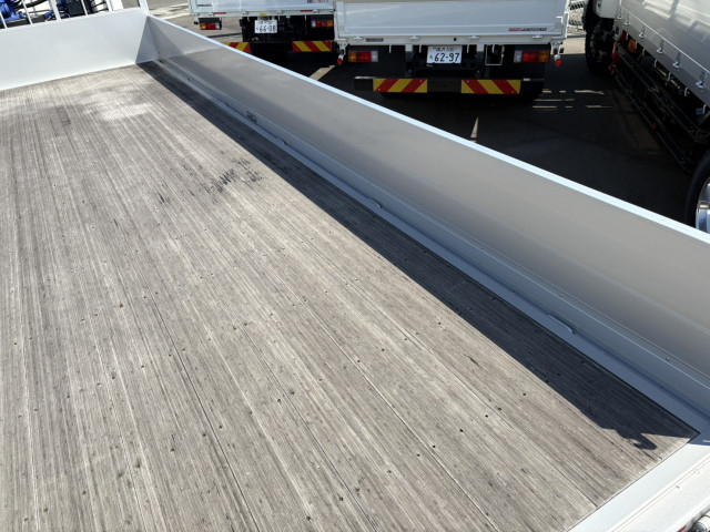 三菱ふそう ファイター 増トン 平ボディ（クレーン付） 2KG-FK62FZ(102235) 11枚目