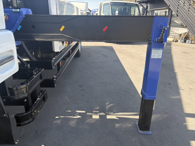 三菱ふそう ファイター 増トン 平ボディ（クレーン付） 2KG-FK62FZ(102235) 18枚目