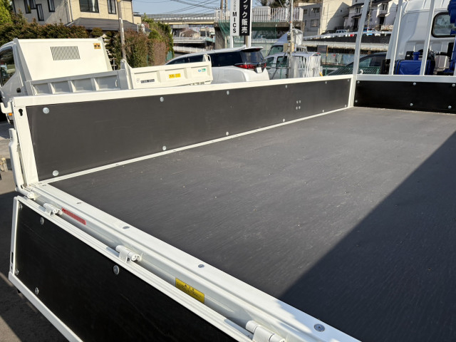 三菱ふそう キャンター 小型 平ボディ（クレーン付） 2PG-FEB80(102236) 10枚目