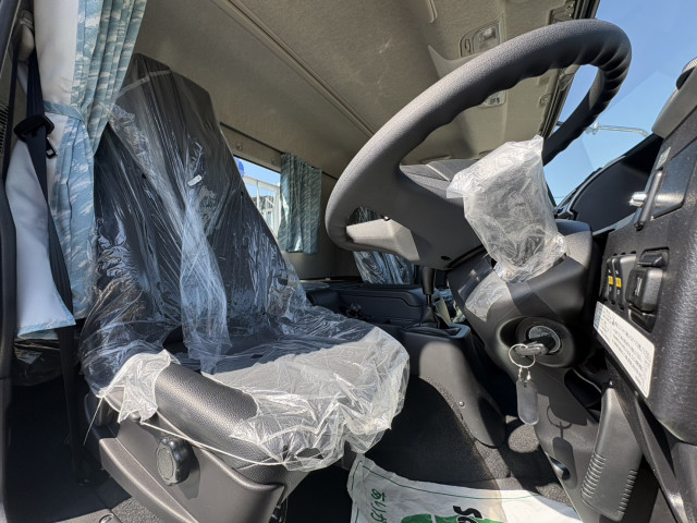 三菱ふそう ファイター 増トン 平ボディ（クレーン付） 2KG-FK62FZ(102235) 31枚目