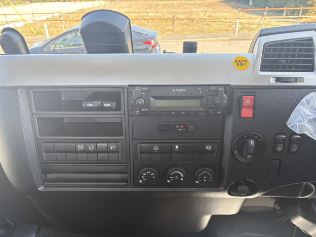 三菱ふそう ファイター 増トン 平ボディ（クレーン付） 2KG-FK62FZ(102235) 33枚目