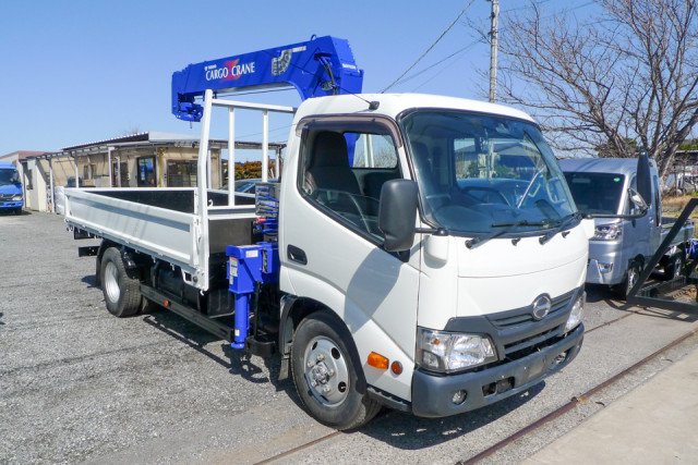 日野 デュトロ 小型 平ボディ（クレーン付） TKG-XZU695M(102240) 3枚目