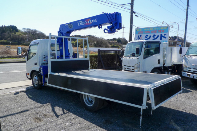 日野 デュトロ 小型 平ボディ（クレーン付） TKG-XZU695M(102240) 9枚目