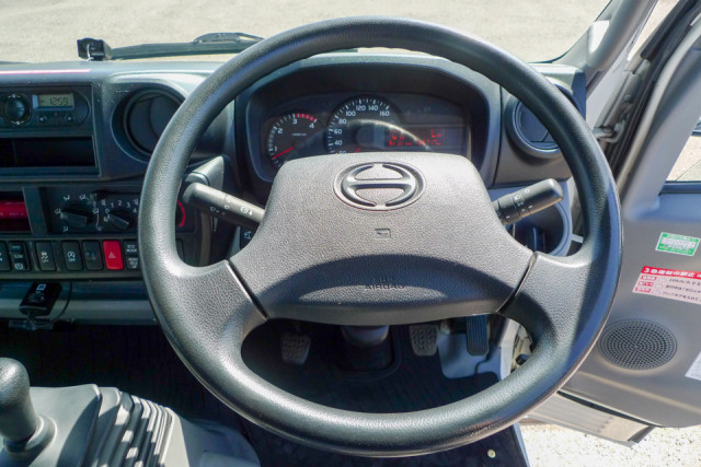 日野 デュトロ 小型 平ボディ（クレーン付） TKG-XZU695M(102240) 29枚目