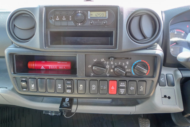 日野 デュトロ 小型 平ボディ（クレーン付） TKG-XZU695M(102240) 31枚目