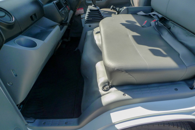 日野 デュトロ 小型 平ボディ（クレーン付） TKG-XZU695M(102240) 36枚目