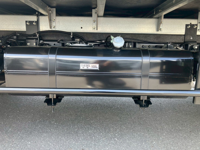 三菱ふそう キャンター 小型 バン 2PG-FEB80(102271) 27枚目