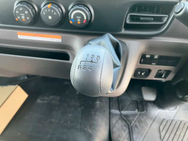 三菱ふそう キャンター 小型 バン 2PG-FEB80(102271) 38枚目