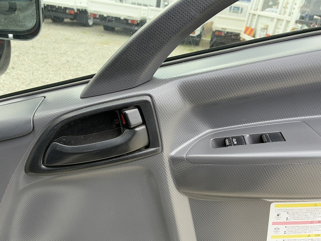 いすゞ エルフ 小型 平ボディ 2RG-NMR88AR(102272) 33枚目