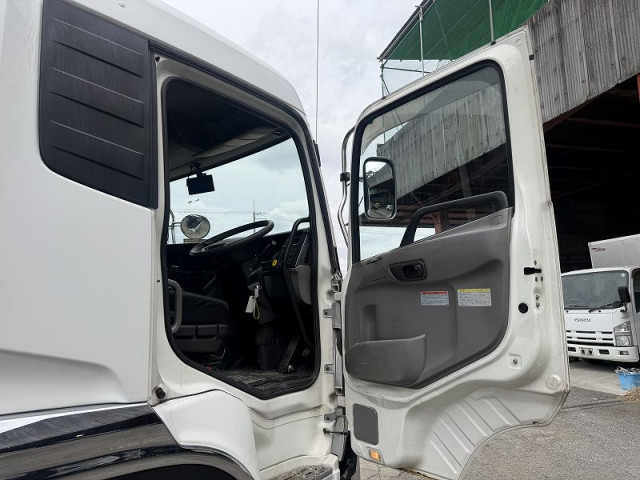 UDトラックス（日産） クオン 大型 冷蔵冷凍バン 2PG-CD5CA(105369) 22枚目