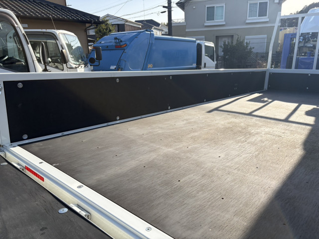 三菱ふそう キャンター 小型 平ボディ（クレーン付） 2PG-FEB80(102379) 10枚目