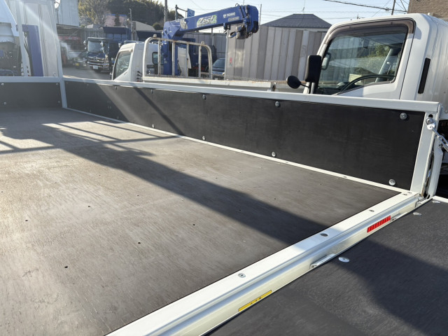 三菱ふそう キャンター 小型 平ボディ（クレーン付） 2PG-FEB80(102379) 11枚目