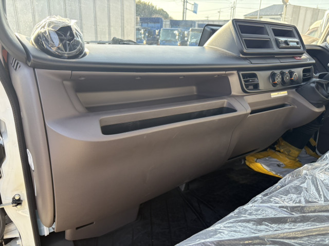 三菱ふそう キャンター 小型 平ボディ（クレーン付） 2PG-FEB80(102379) 35枚目