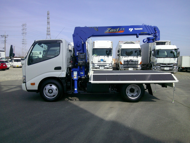 日野 デュトロ 小型 平ボディ（クレーン付） 2KG-XZU605M(102385) 10枚目