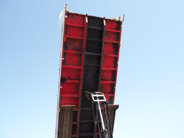 UDトラックス（日産） クオン 大型 土砂ダンプ *********(102431) 15枚目