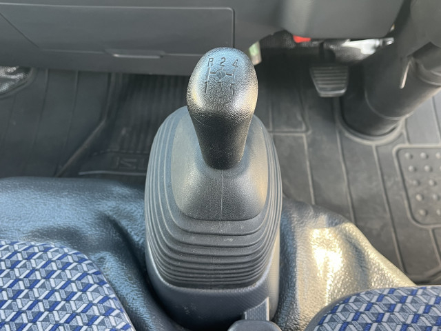 いすゞ エルフ 小型 平ボディ 2RG-NJR88A(102487) 17枚目