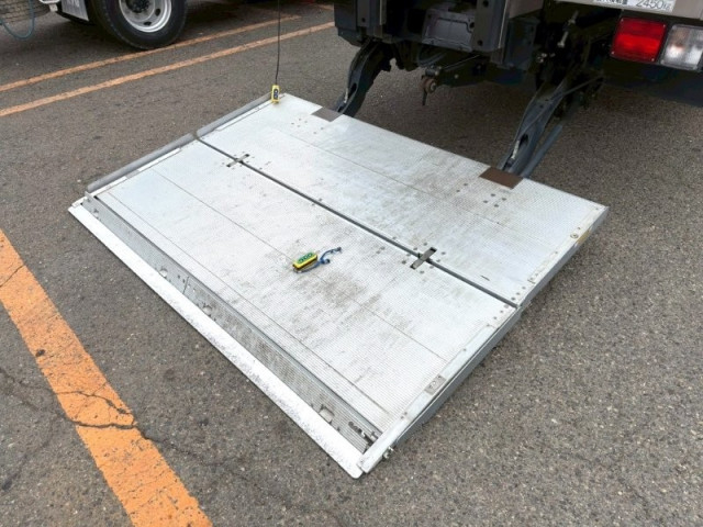 日野 レンジャー 中型 冷蔵冷凍バン 2KG-FC2ABG(102489) 6枚目